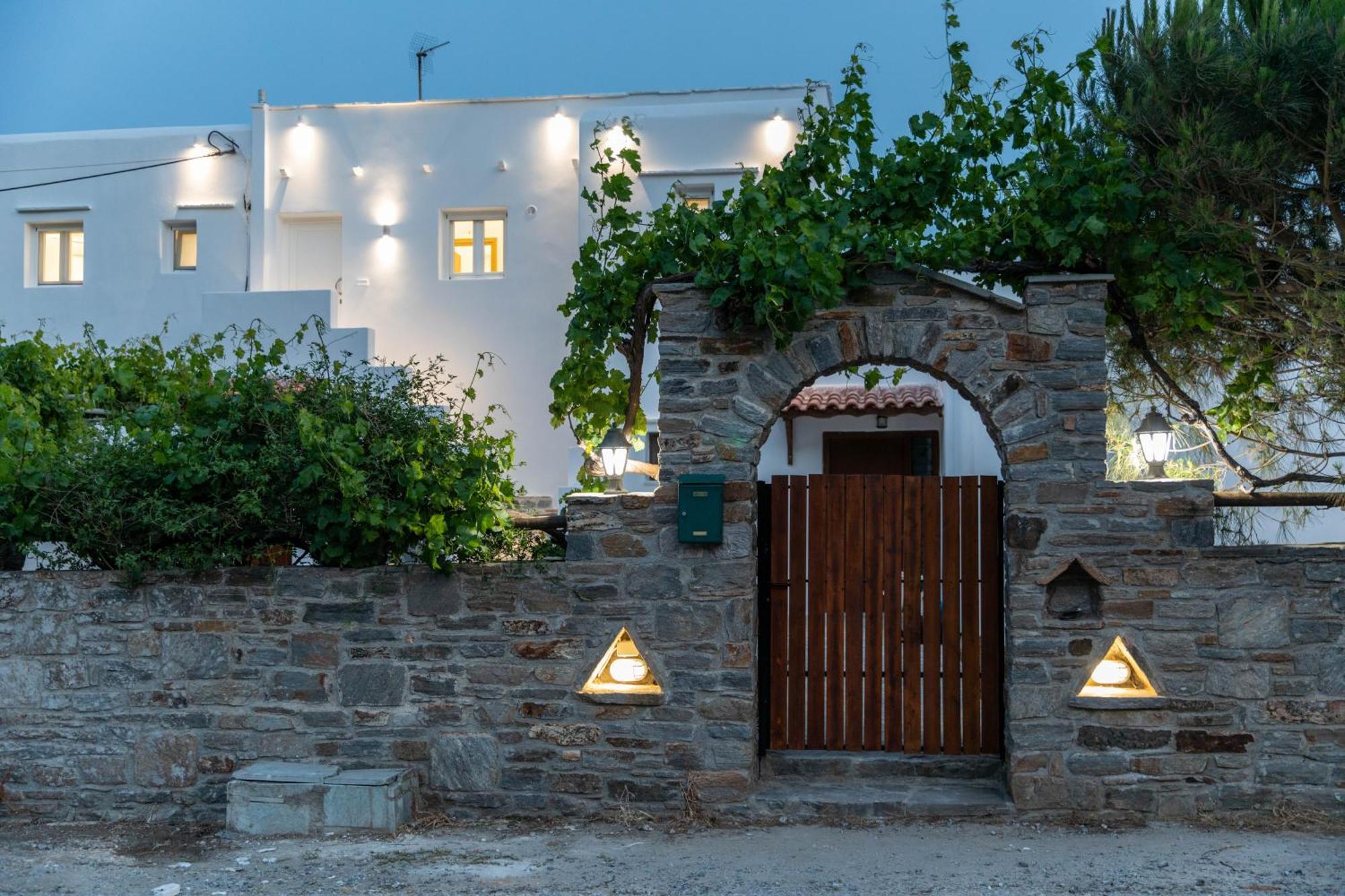 Ninemia Naxos Suites Agios Thaleleos Room photo